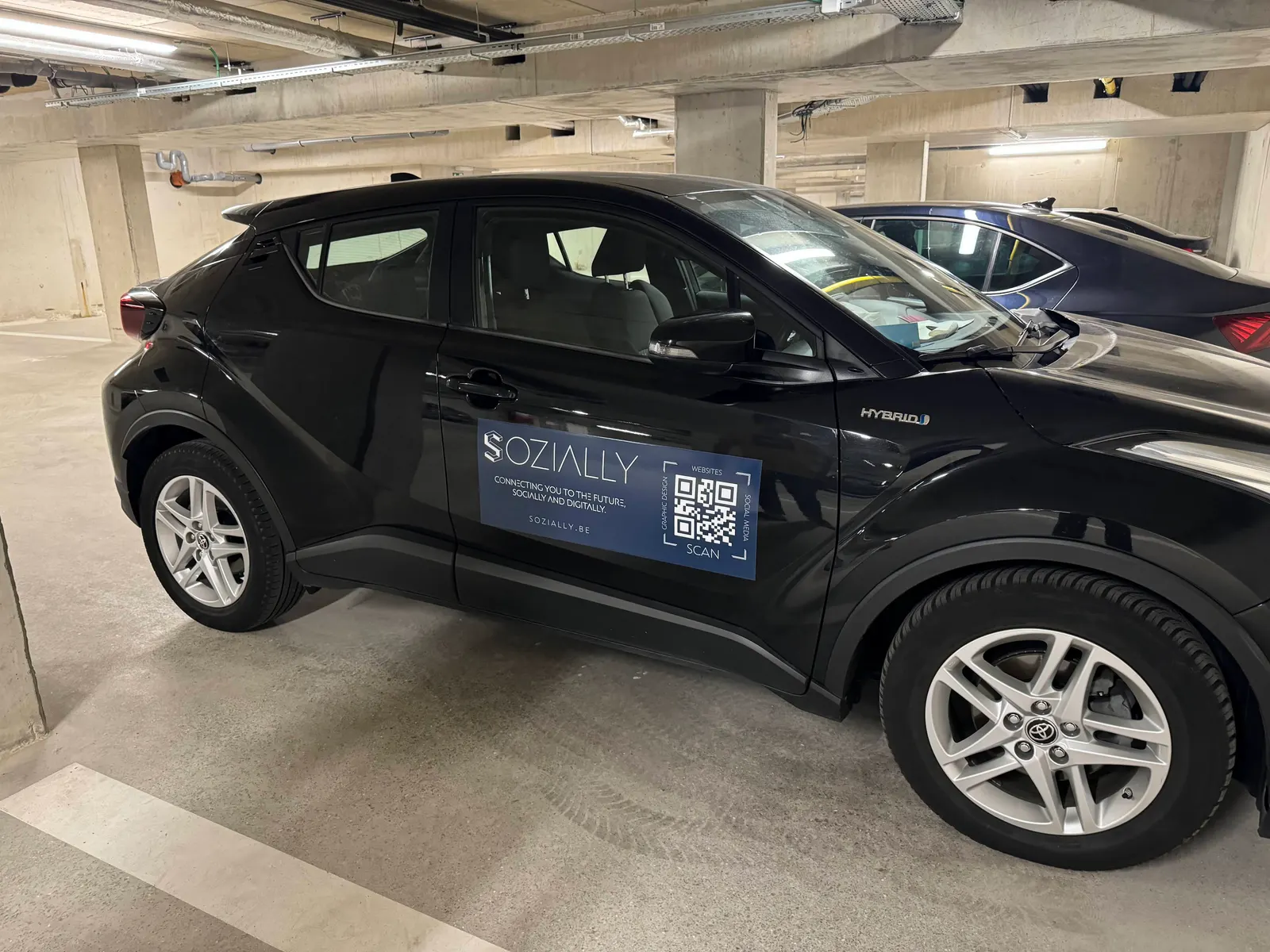 Auto-sticker / magneetbestickering met logo — zakelijke bedrukking Antwerpen